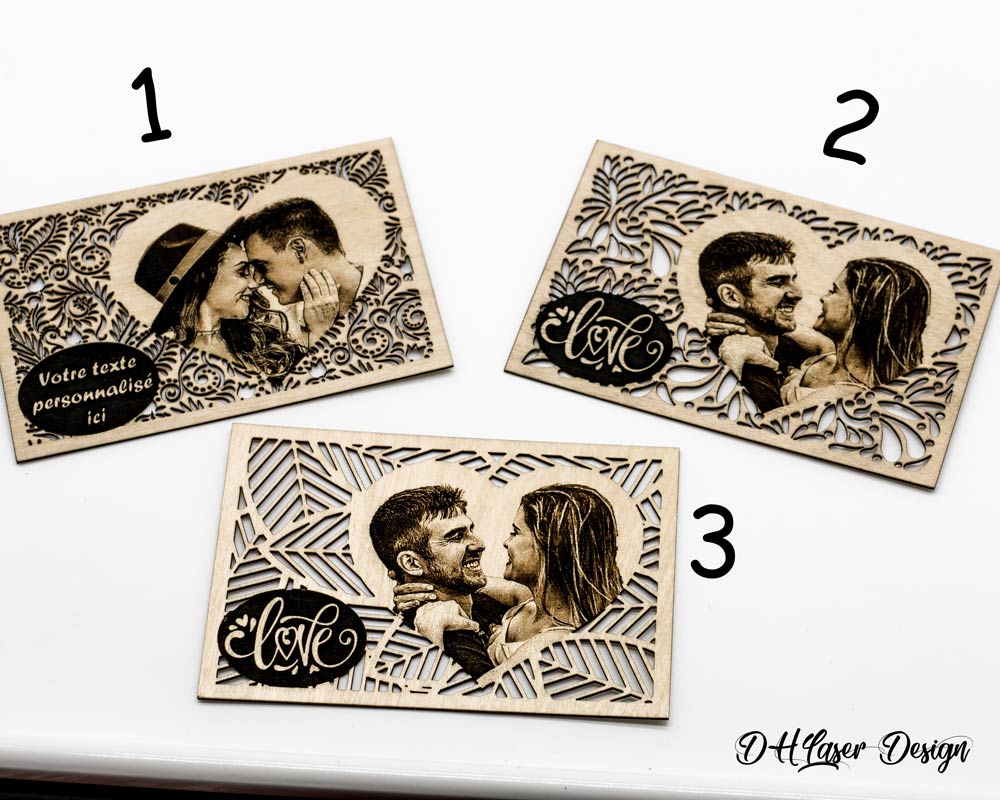 Trois modèles cartes et cadres bois personnalisés photo couple DHLaser Design Love présentés à plat sur fond blanc