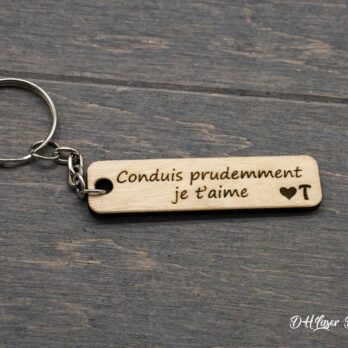 Porte clé personnalisé bois « Conduis prudemment, je t&rsquo;aime »