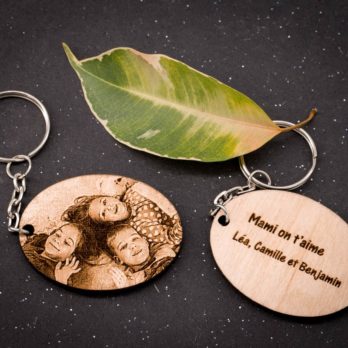 Porte clés personnalisable en bois avec photo et texte – format ovale