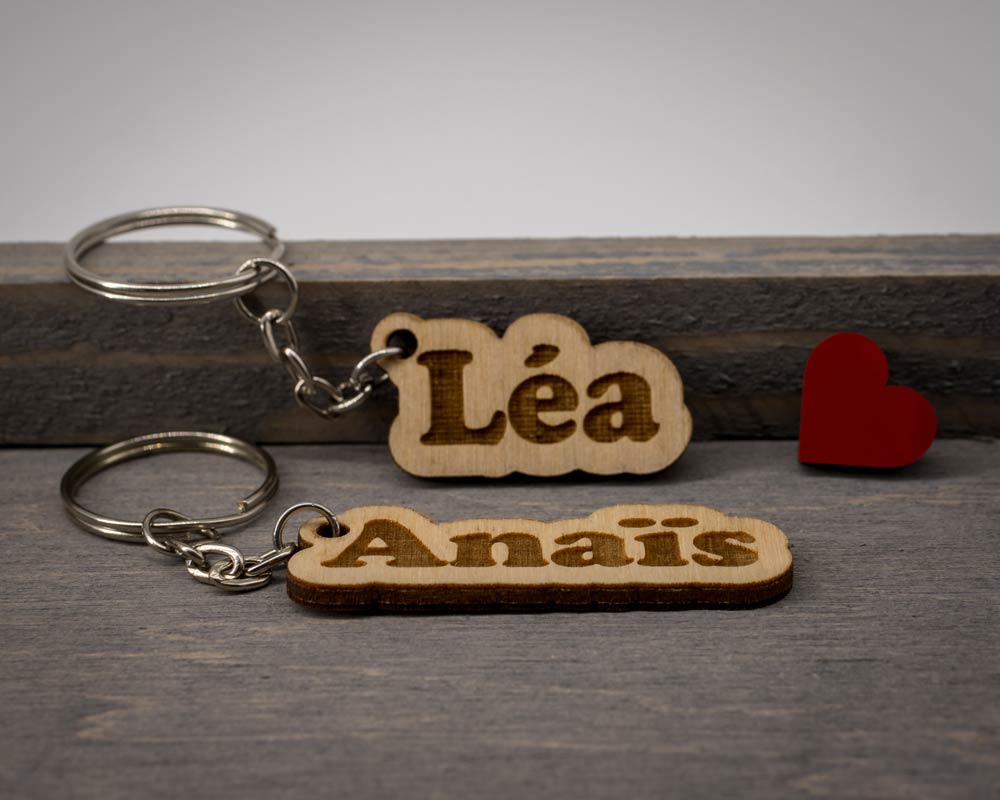 Porte clés personnalisé en bois avec un prénom un mot ou des chiffres -  DHLaser Design