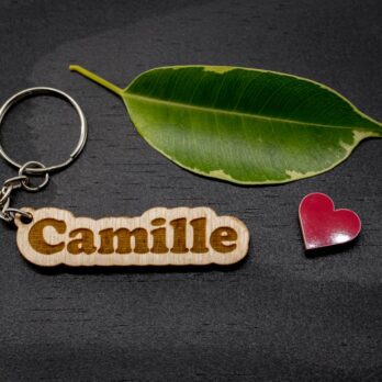 Porte clés personnalisable en bois avec un prénom, un mot, un logo, un dessin ou des chiffres