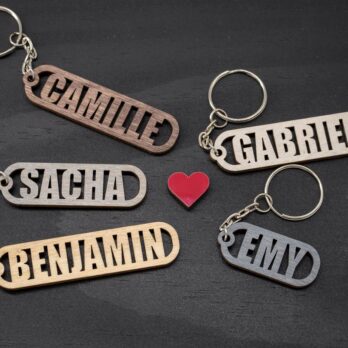 Porte clés personnalisé en bois avec un prénom un mot ou des chiffres