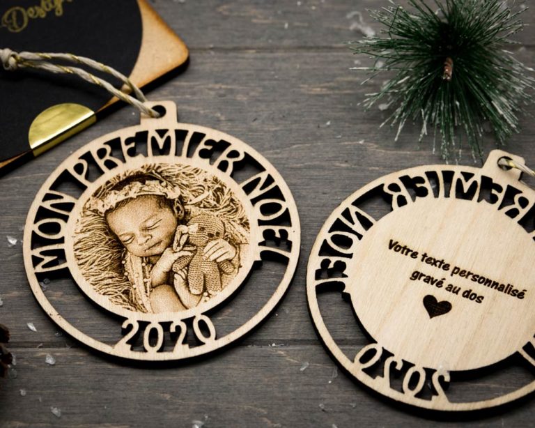 Boule mon premier noël personnalisée avec gravure photo et texte, avec